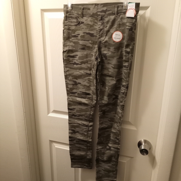 . - Picture 10 of 16